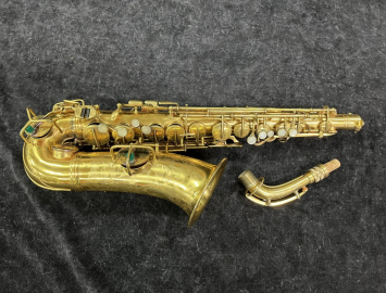 Photo Late Vintage C.G. Conn New Wonder I Alto Saxophone in Gold Plate # 139117